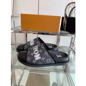 루이비통 남여 공용 슬리퍼