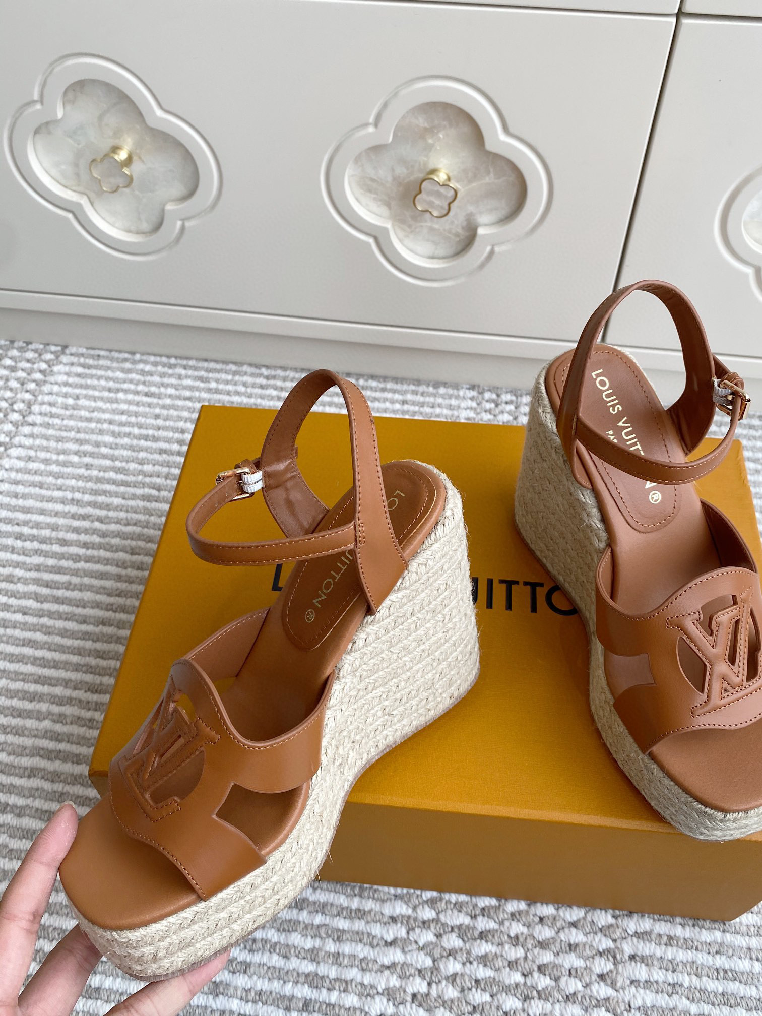 루이비통 여자 샌들 11.5cm