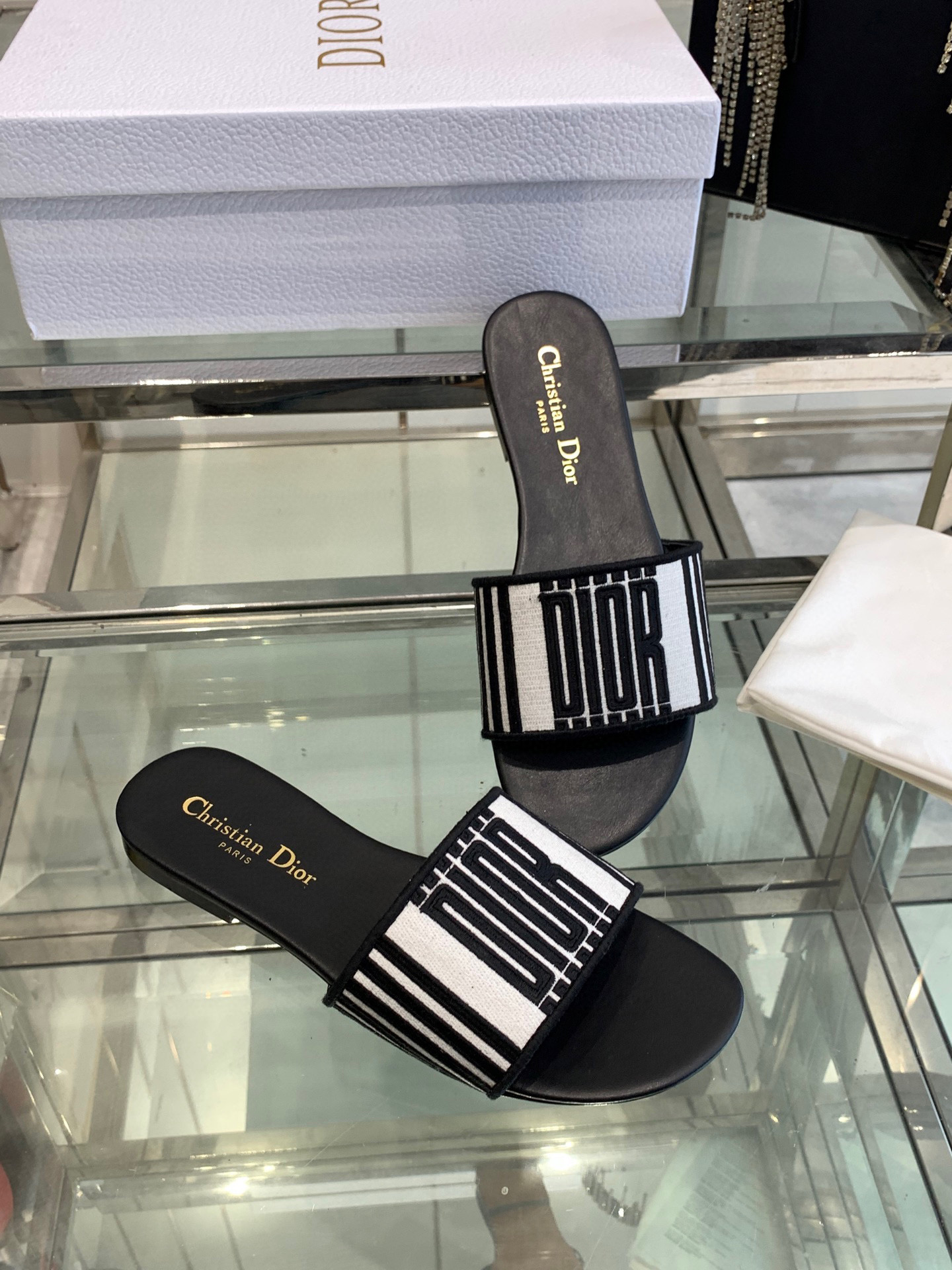 디올 여자 슬리퍼