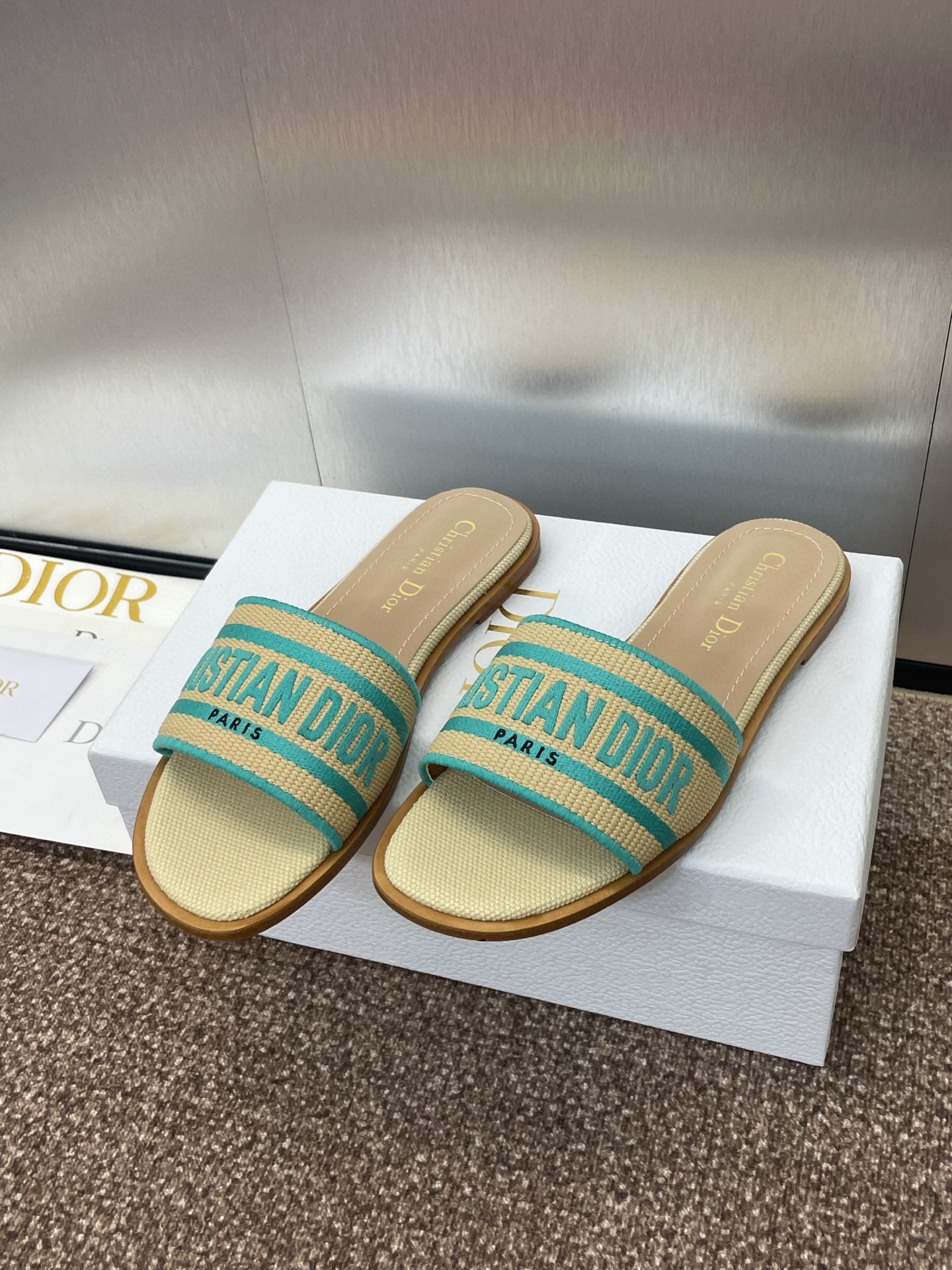 디올 여자 슬리퍼