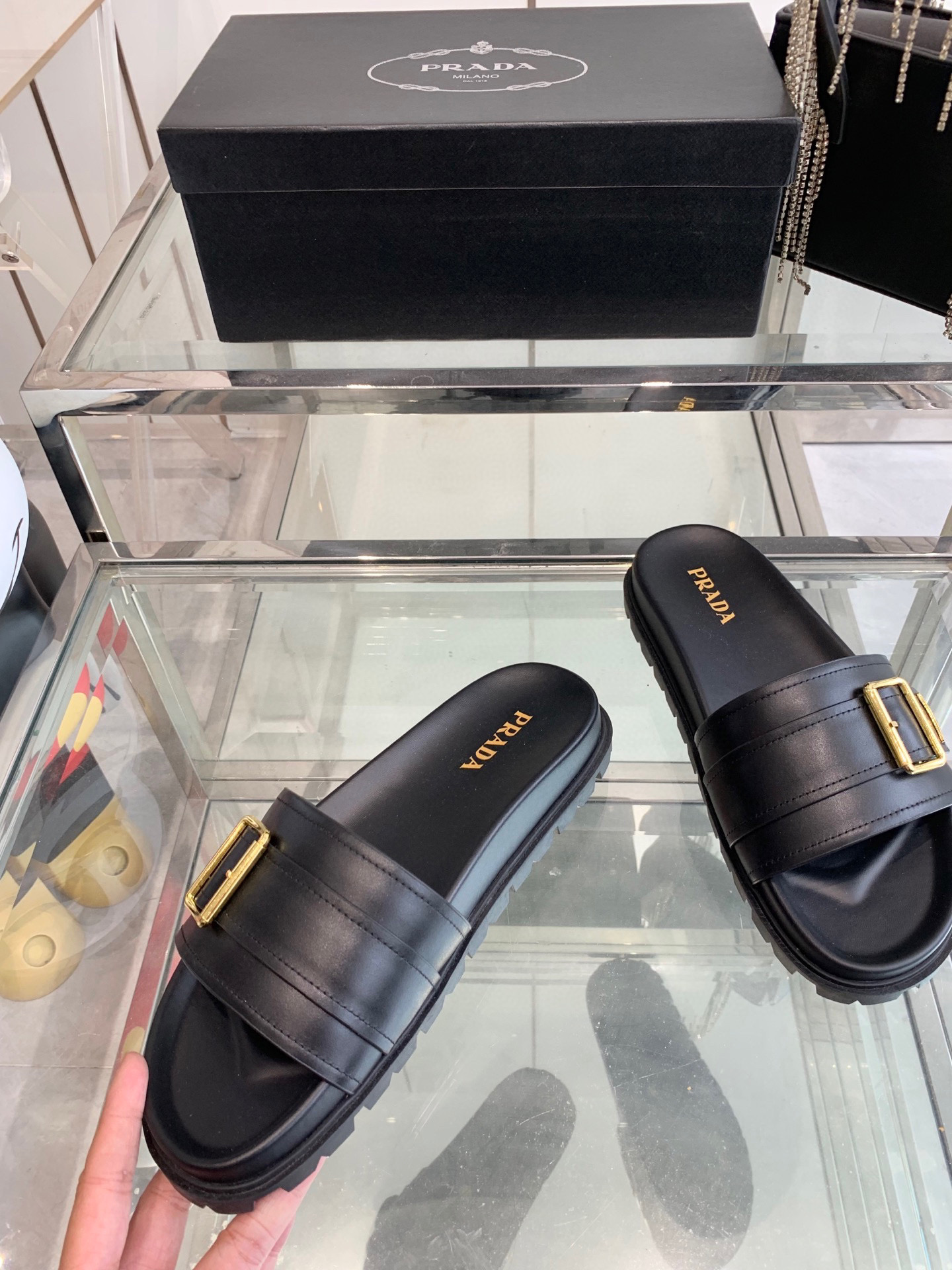 프라다 남자 슬리퍼
