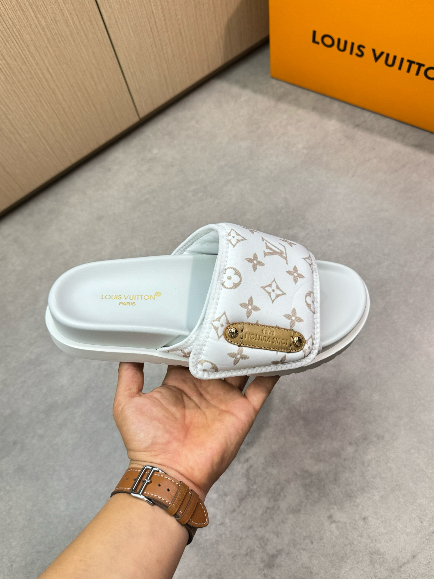 루이비통 남자 슬리퍼