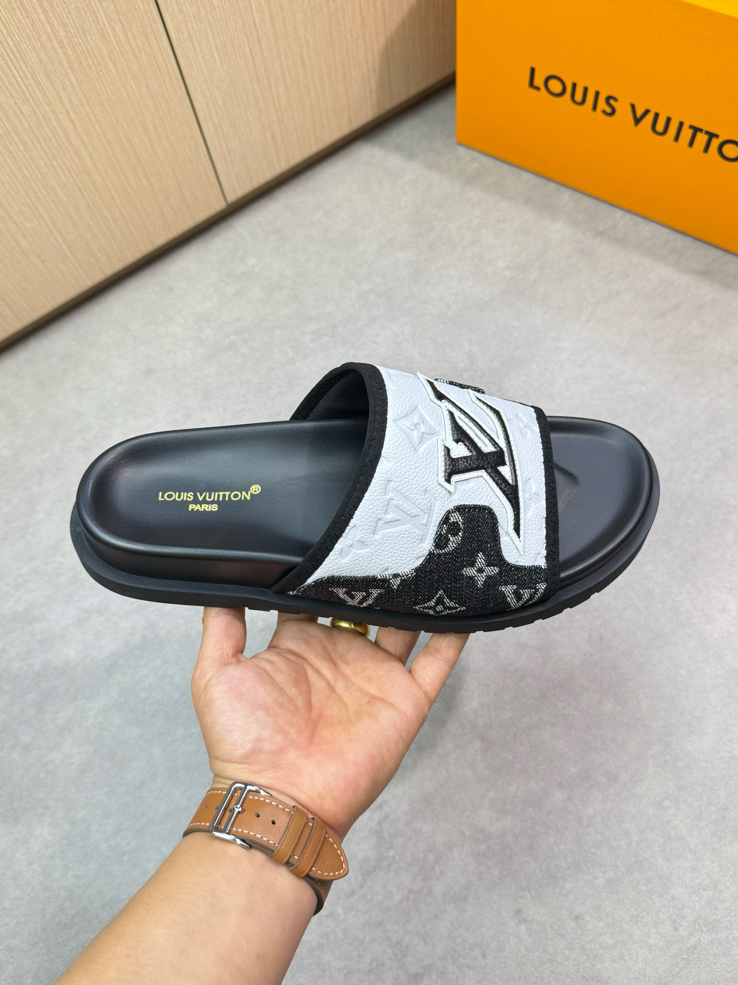 루이비통 남자 슬리퍼