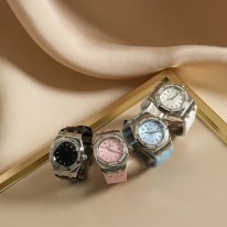 오데마피게 67601 미러급 여자시계