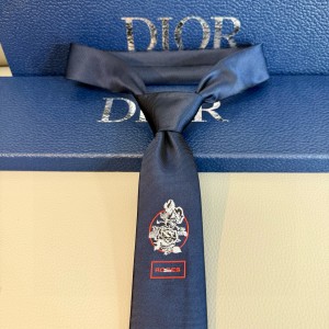 디올 넥타이
