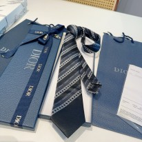 디올 넥타이