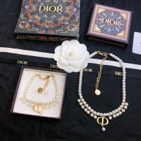 디올 목걸이