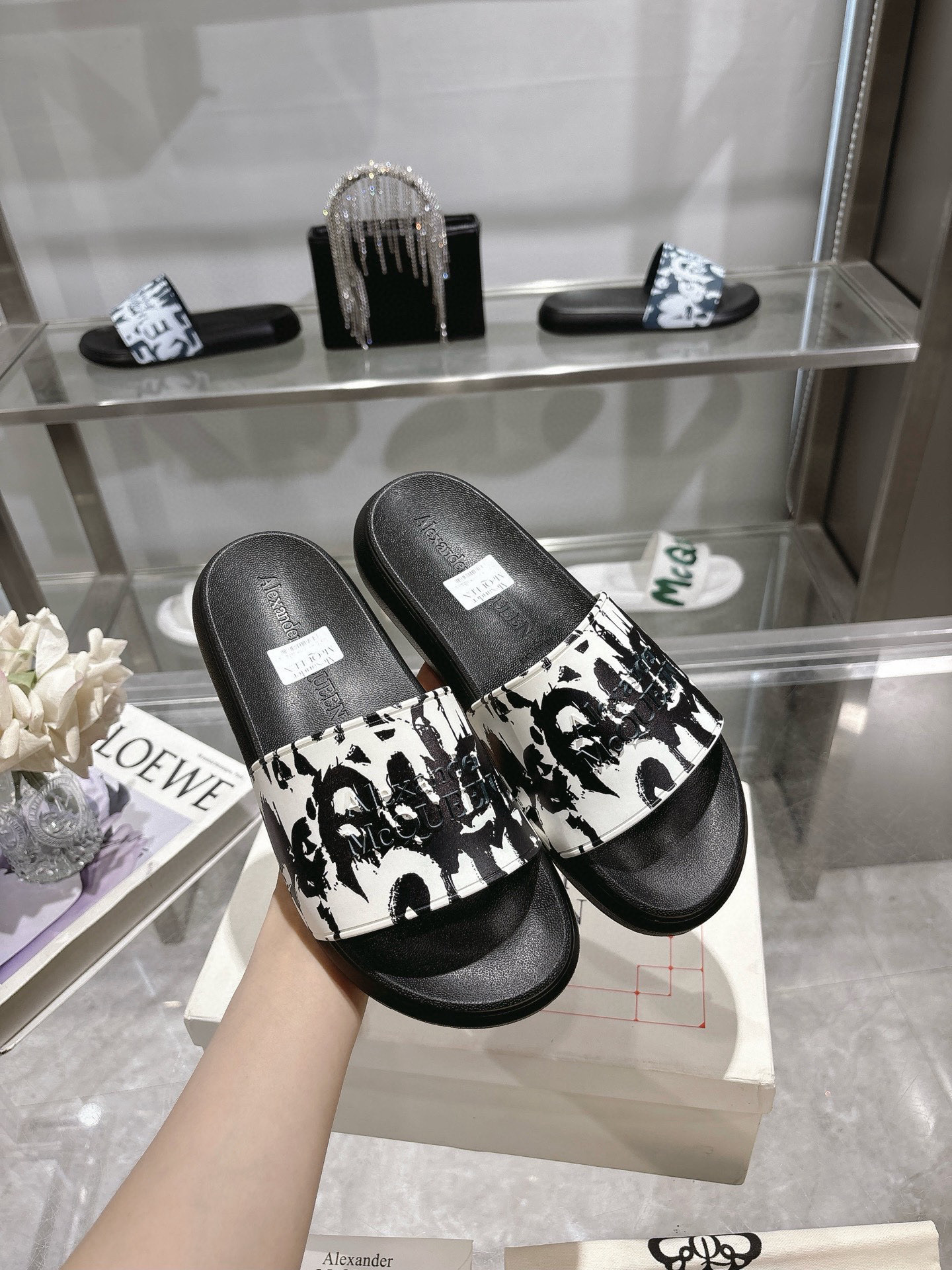 알렉산더 맥퀸 남녀공용 슬리퍼