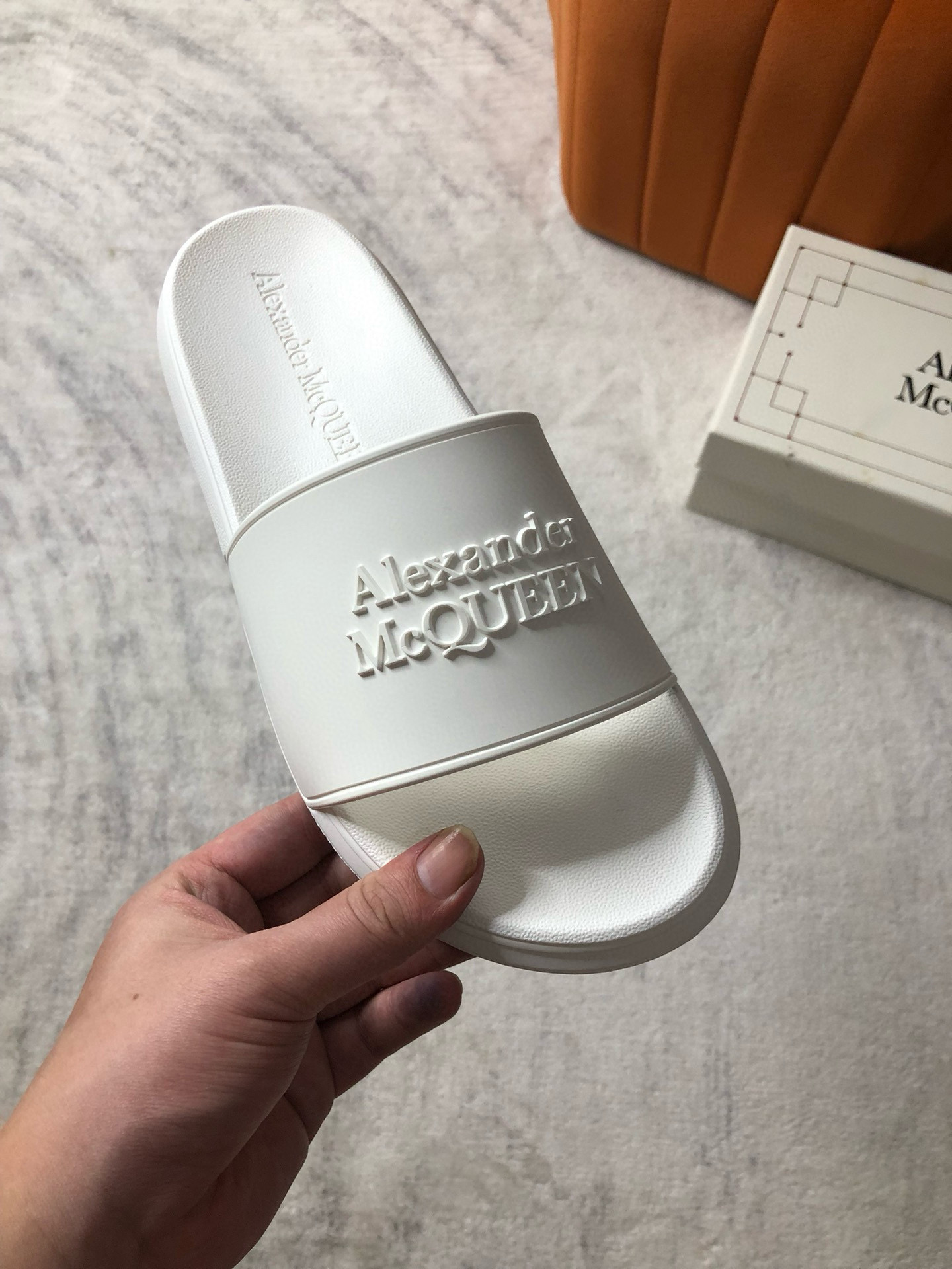 알렉산더 맥퀸 남녀공용 슬리퍼