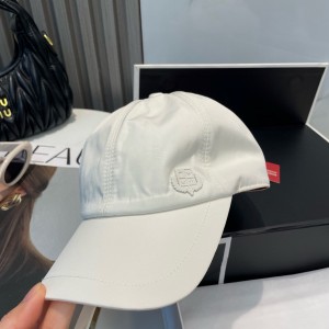 로로피아나 모자