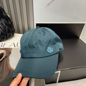 로로피아나 모자