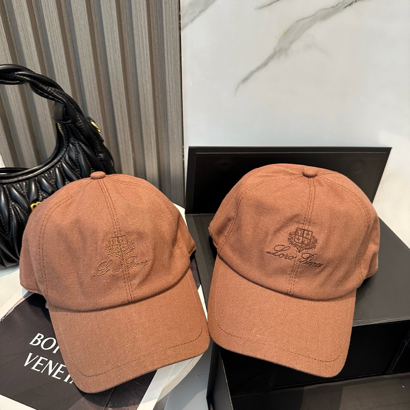 로로피아나 모자