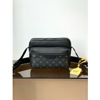 루이비통 M30233 남자가방