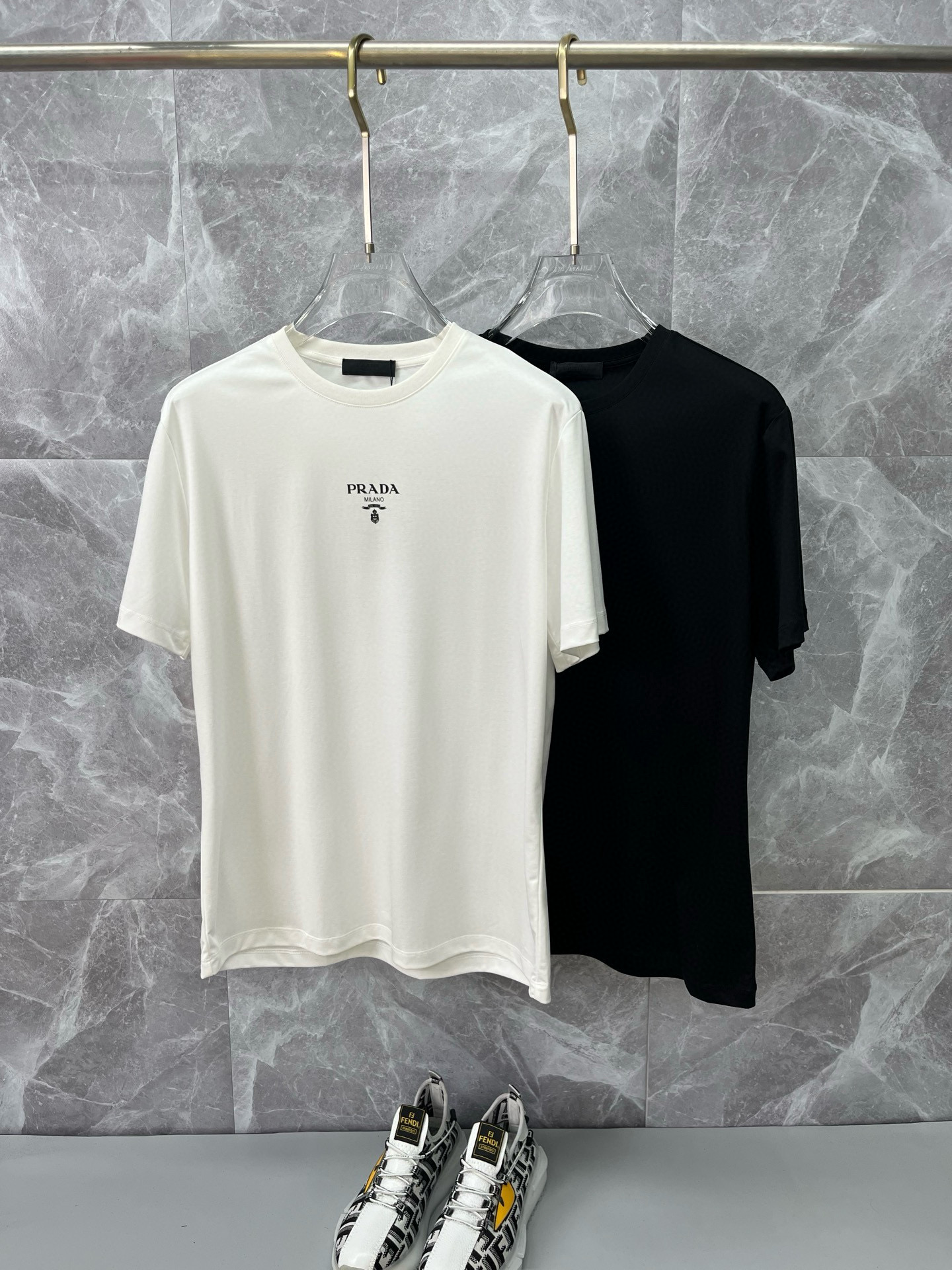 프라다 남자 반팔티 2컬러