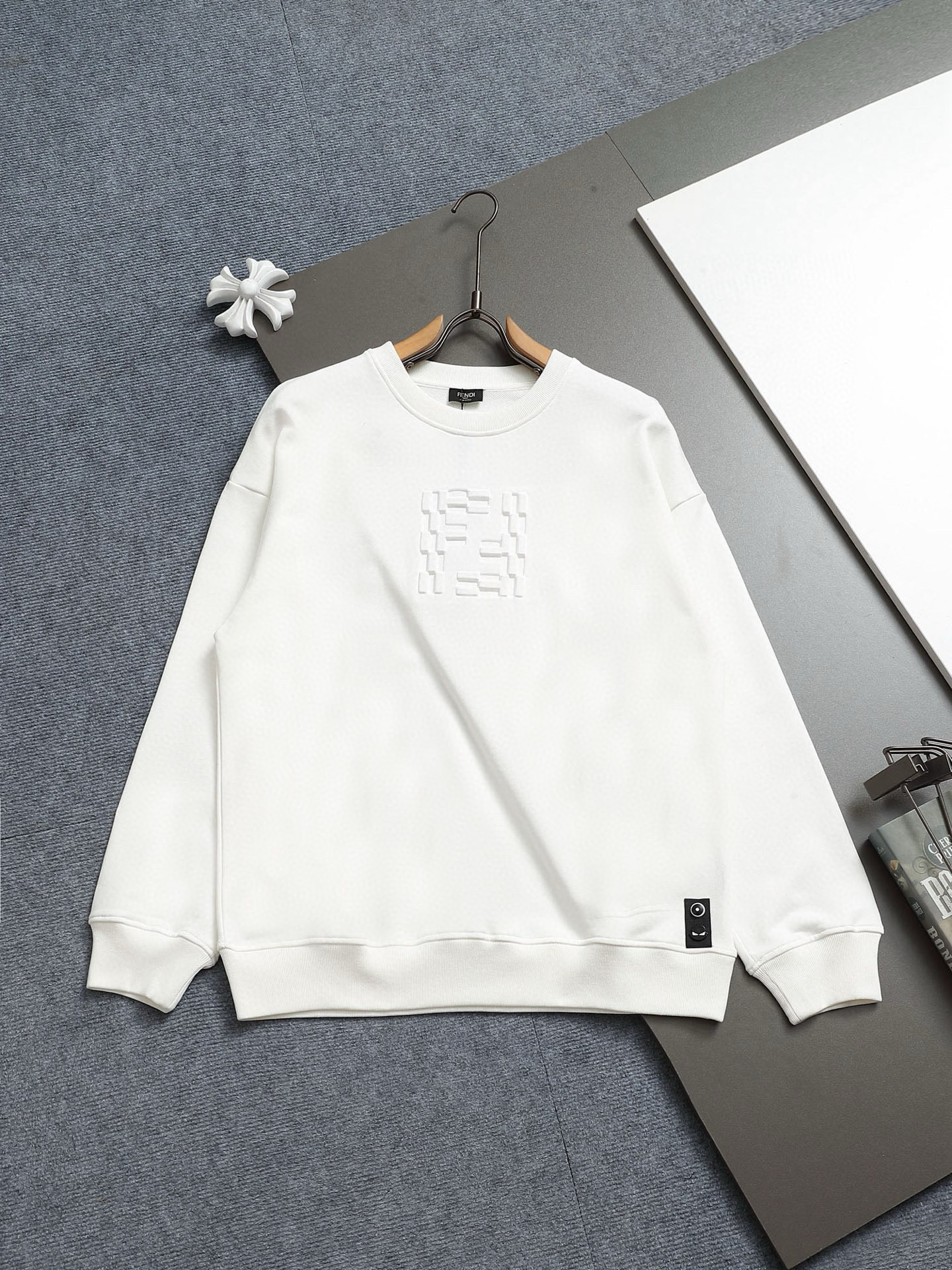 펜디 남자 맨투맨