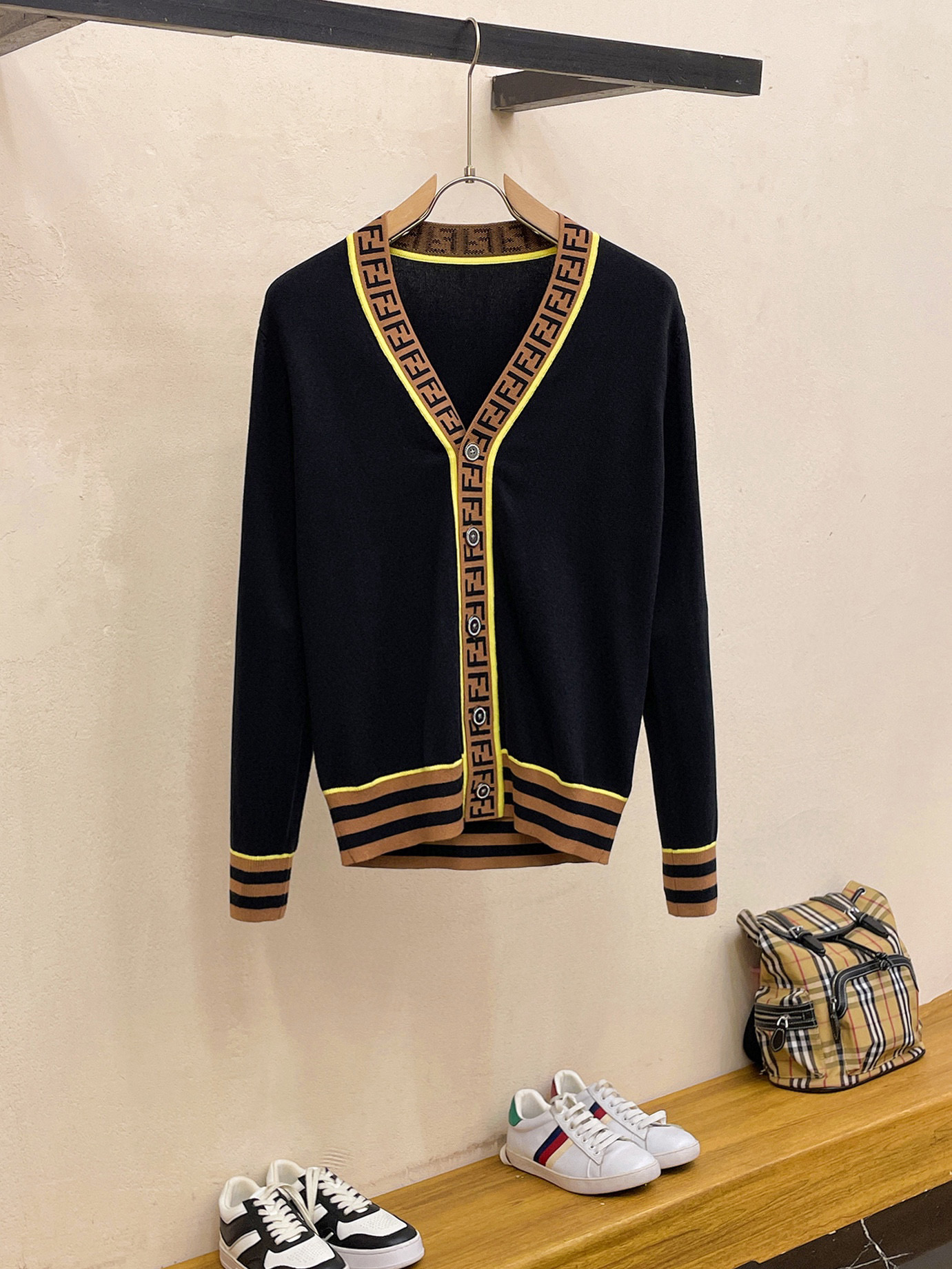 펜디 남자 가디건