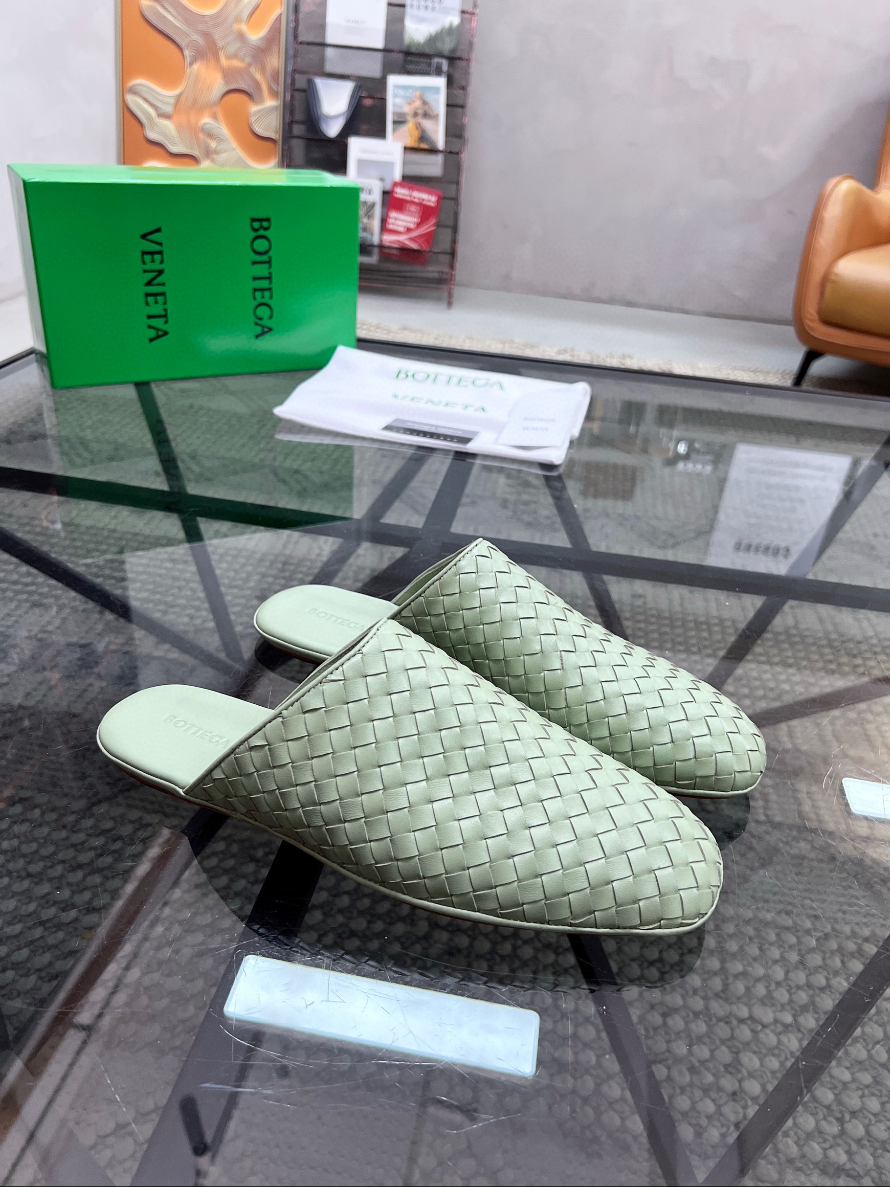 보테가베네타 남녀공용 슬리퍼