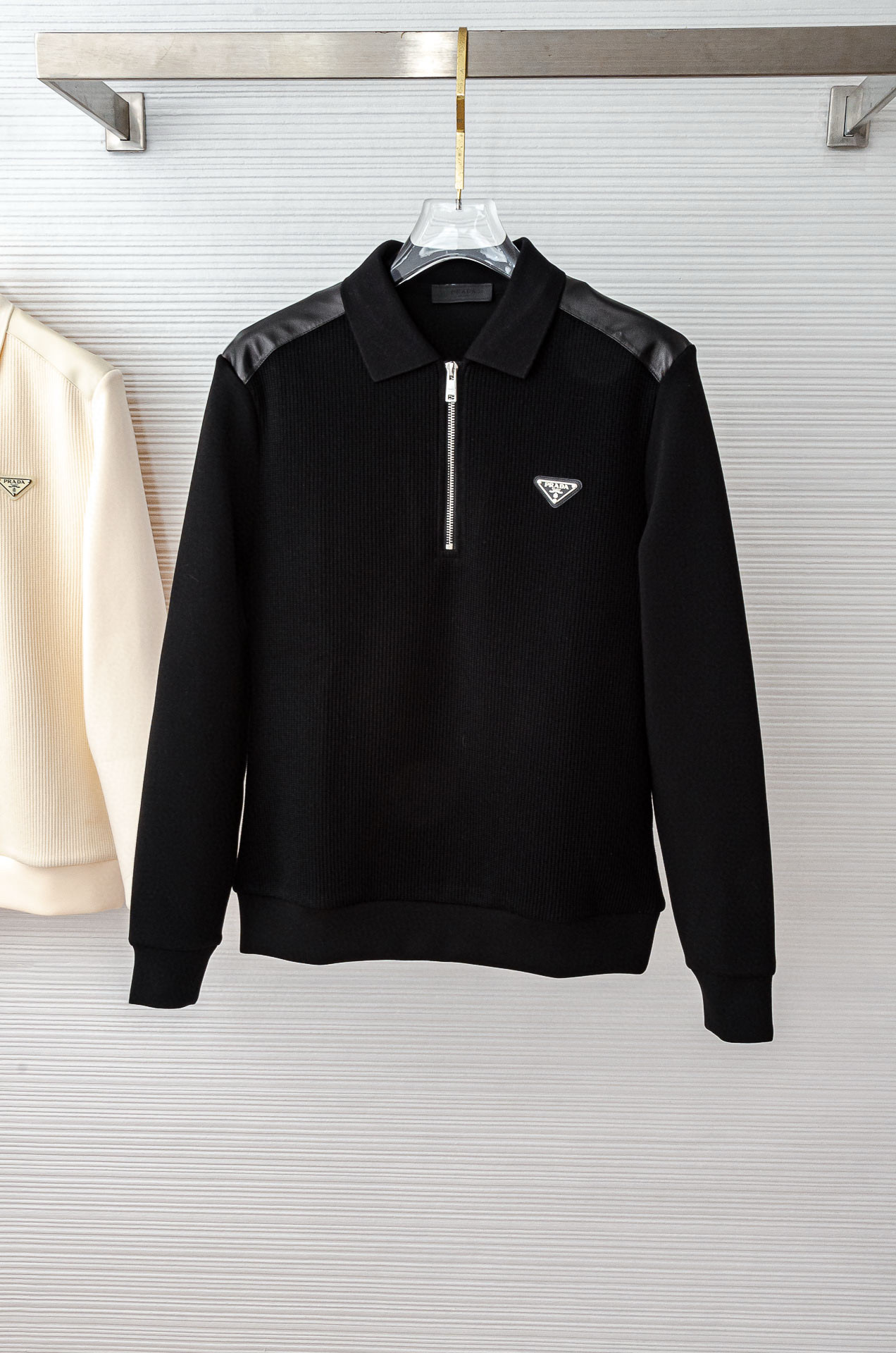 프라다 남자 맨투맨