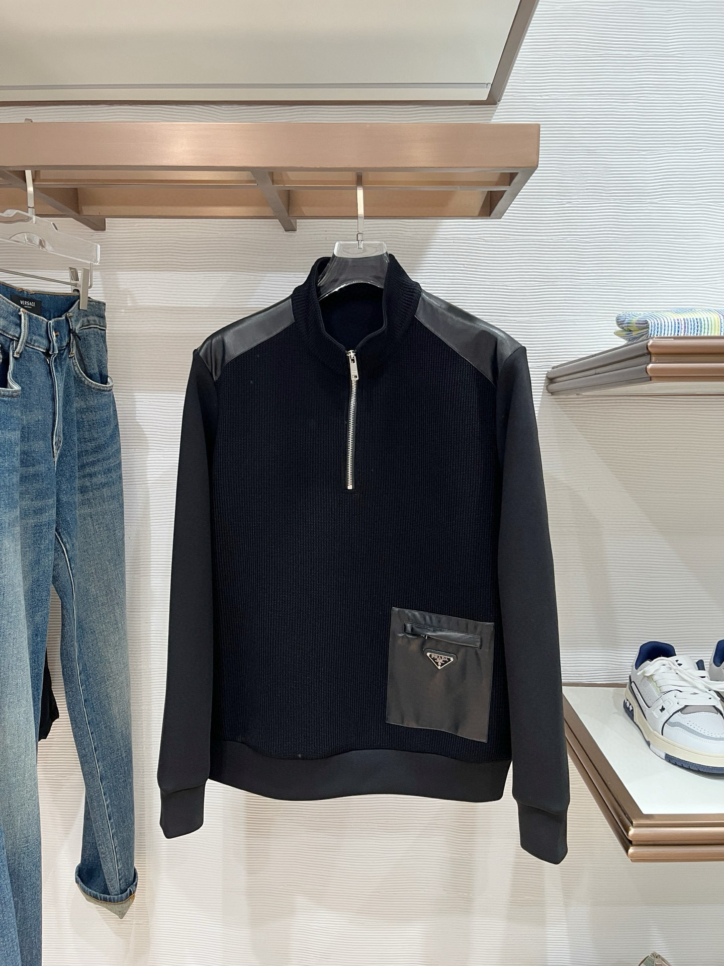 프라다 남자 맨투맨