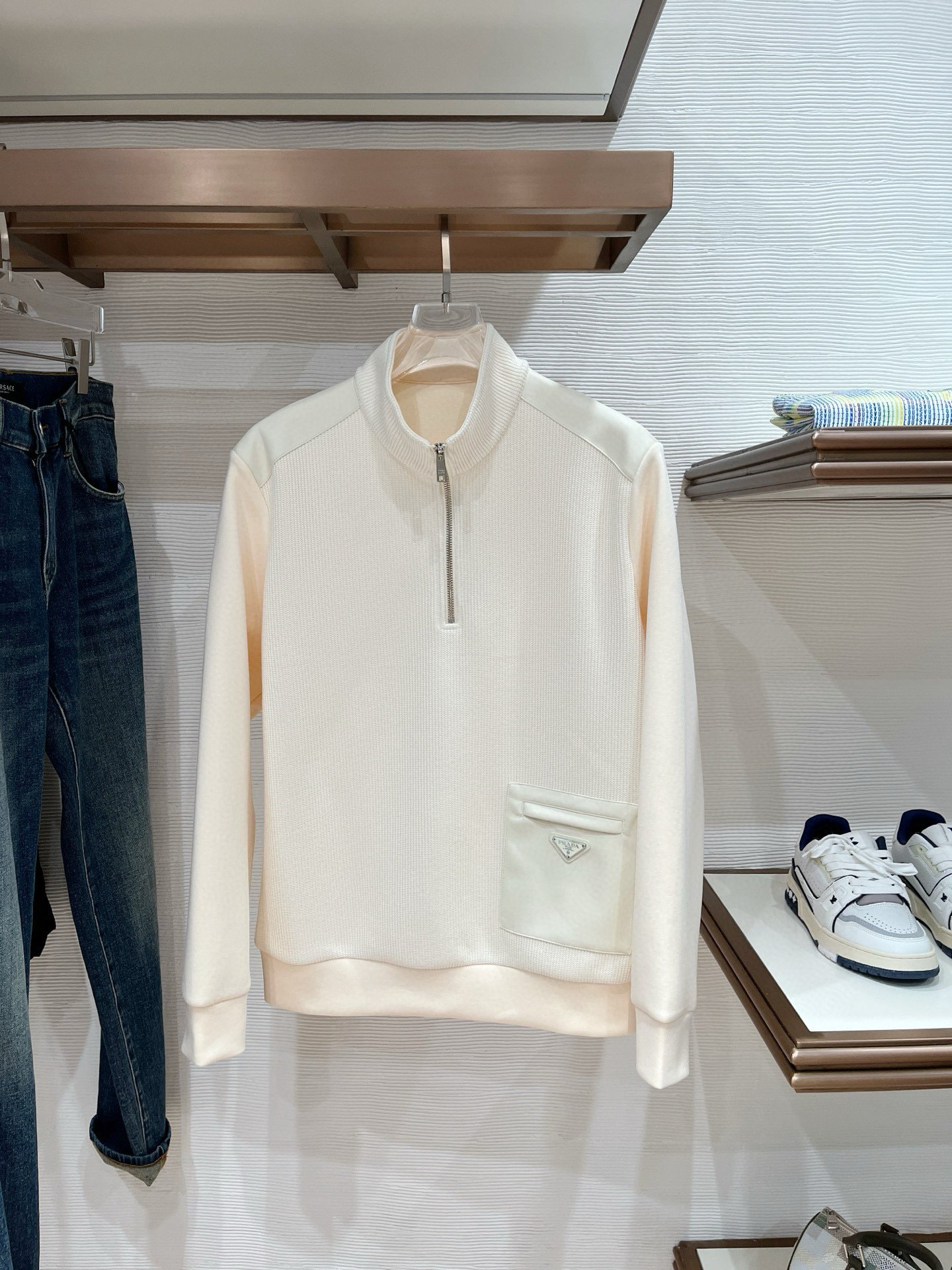 프라다 남자 맨투맨