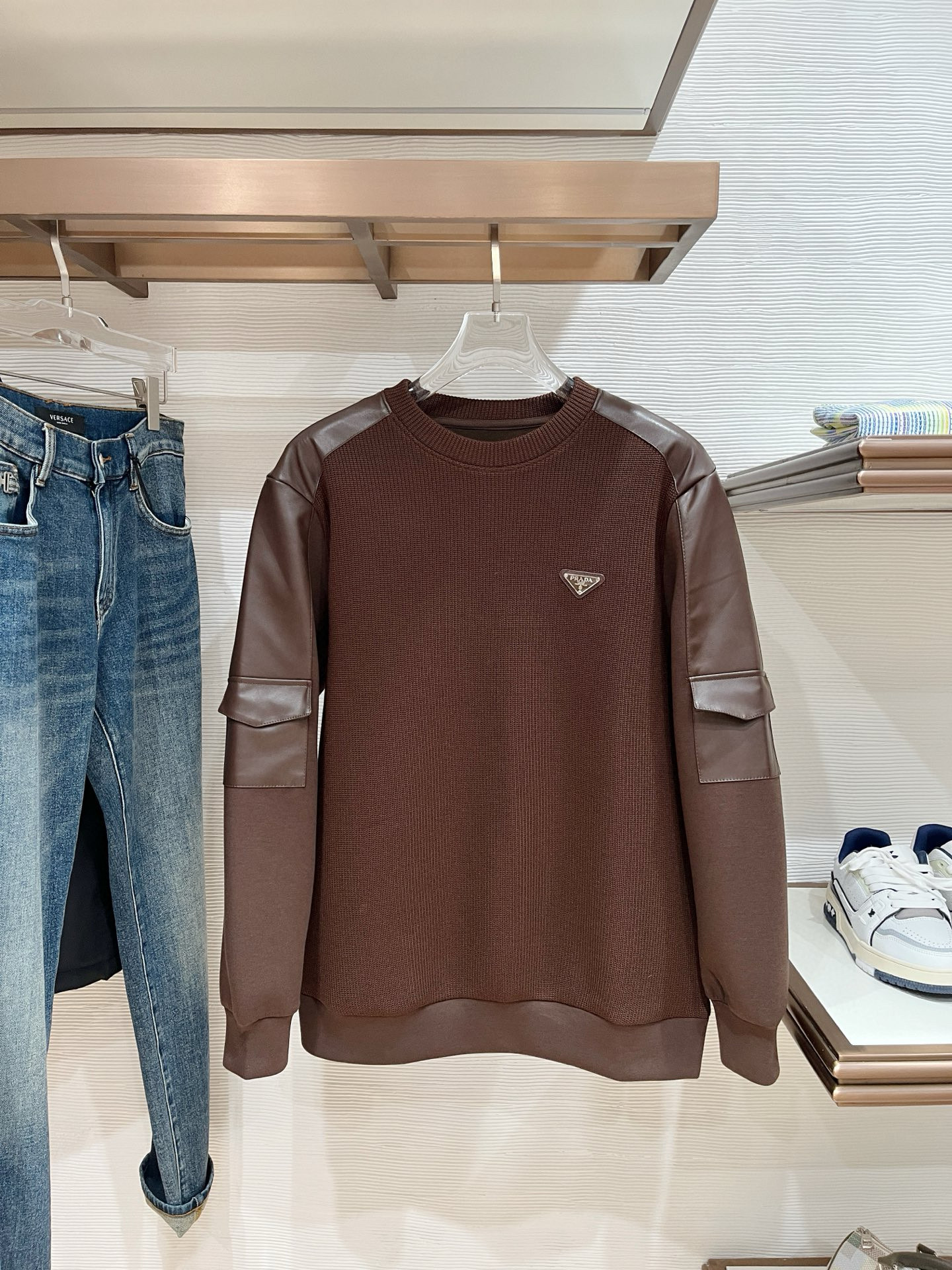 프라다 남자 맨투맨