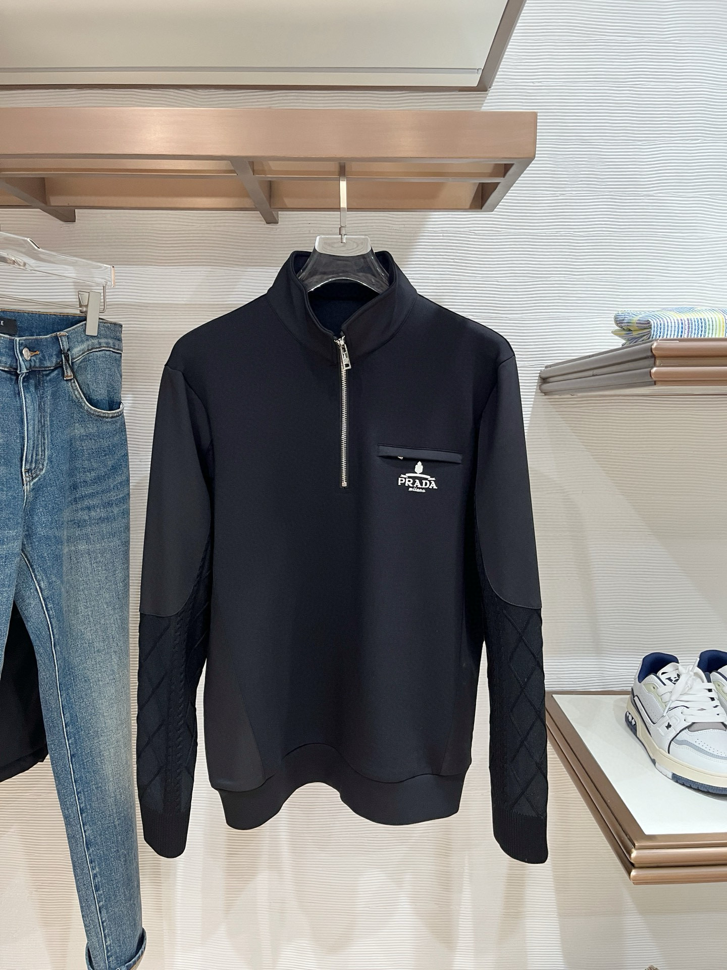 프라다 남자 맨투맨