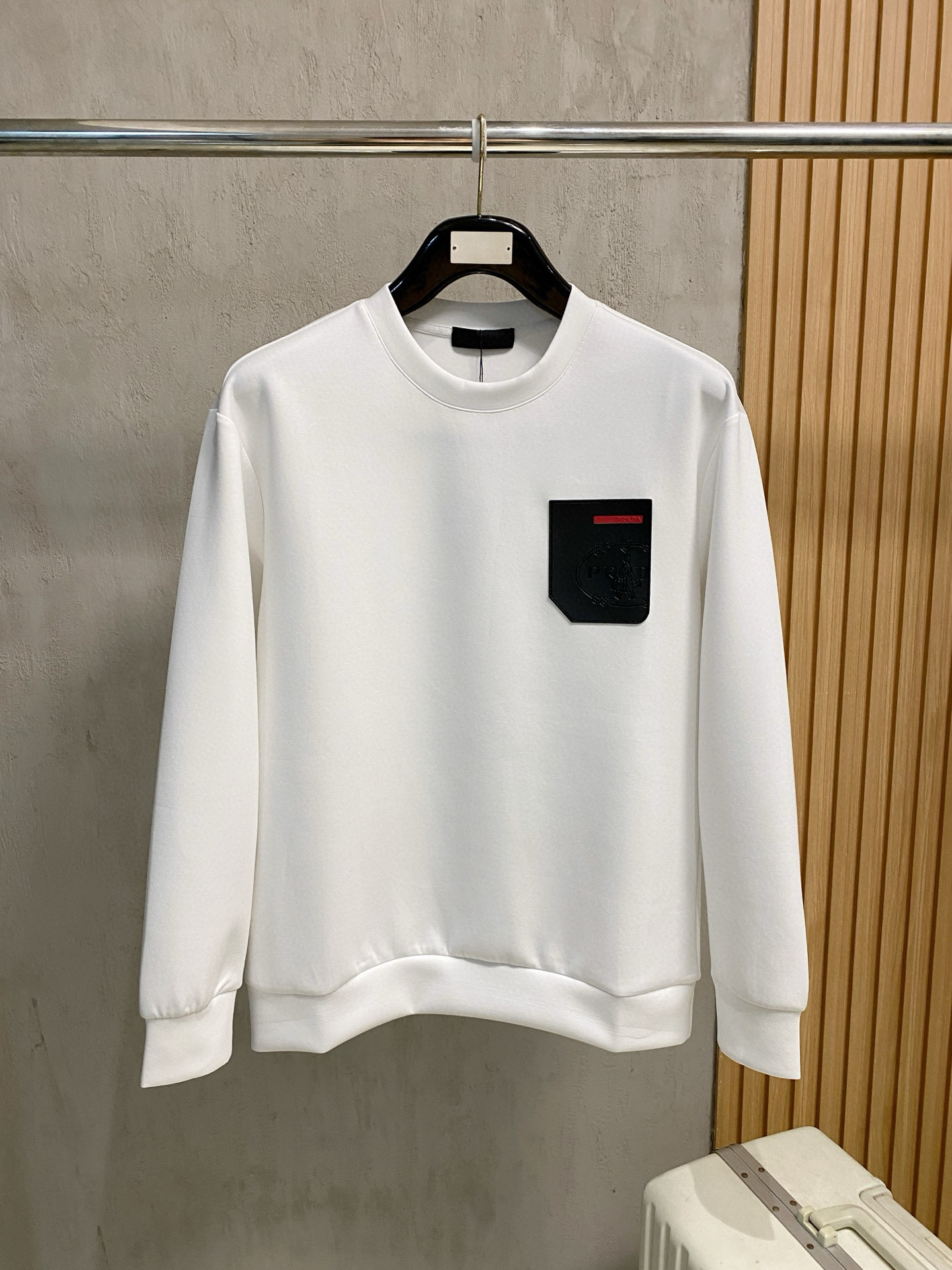 프라다 남자 맨투맨