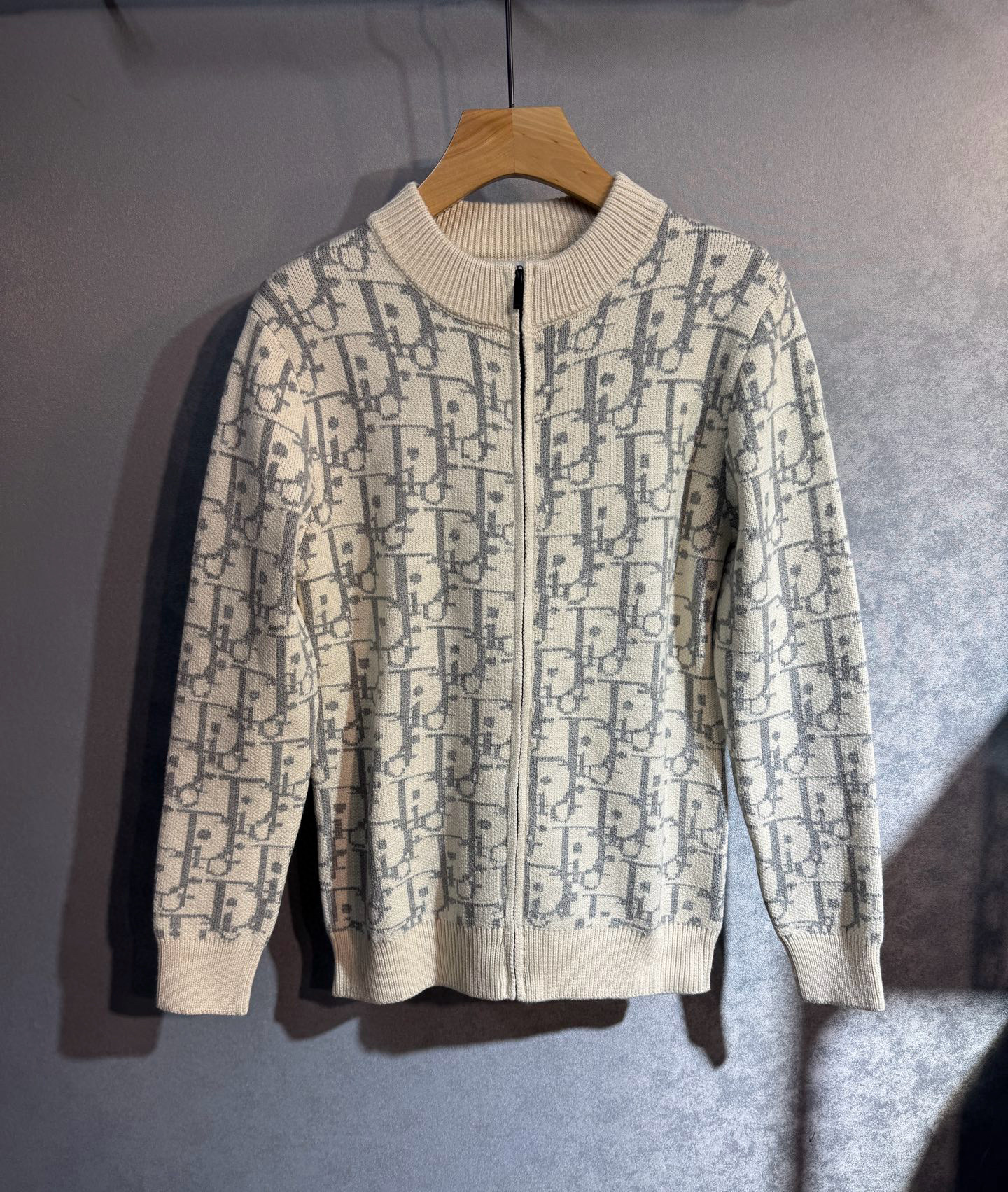 디올 남자 니트